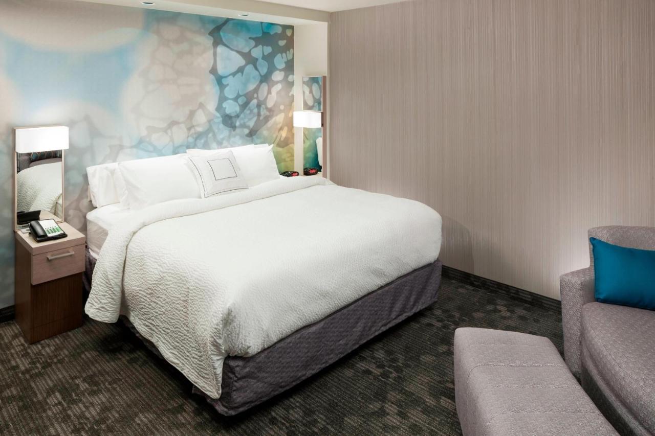 Courtyard By Marriott Worth Alliance Town Center Hotel