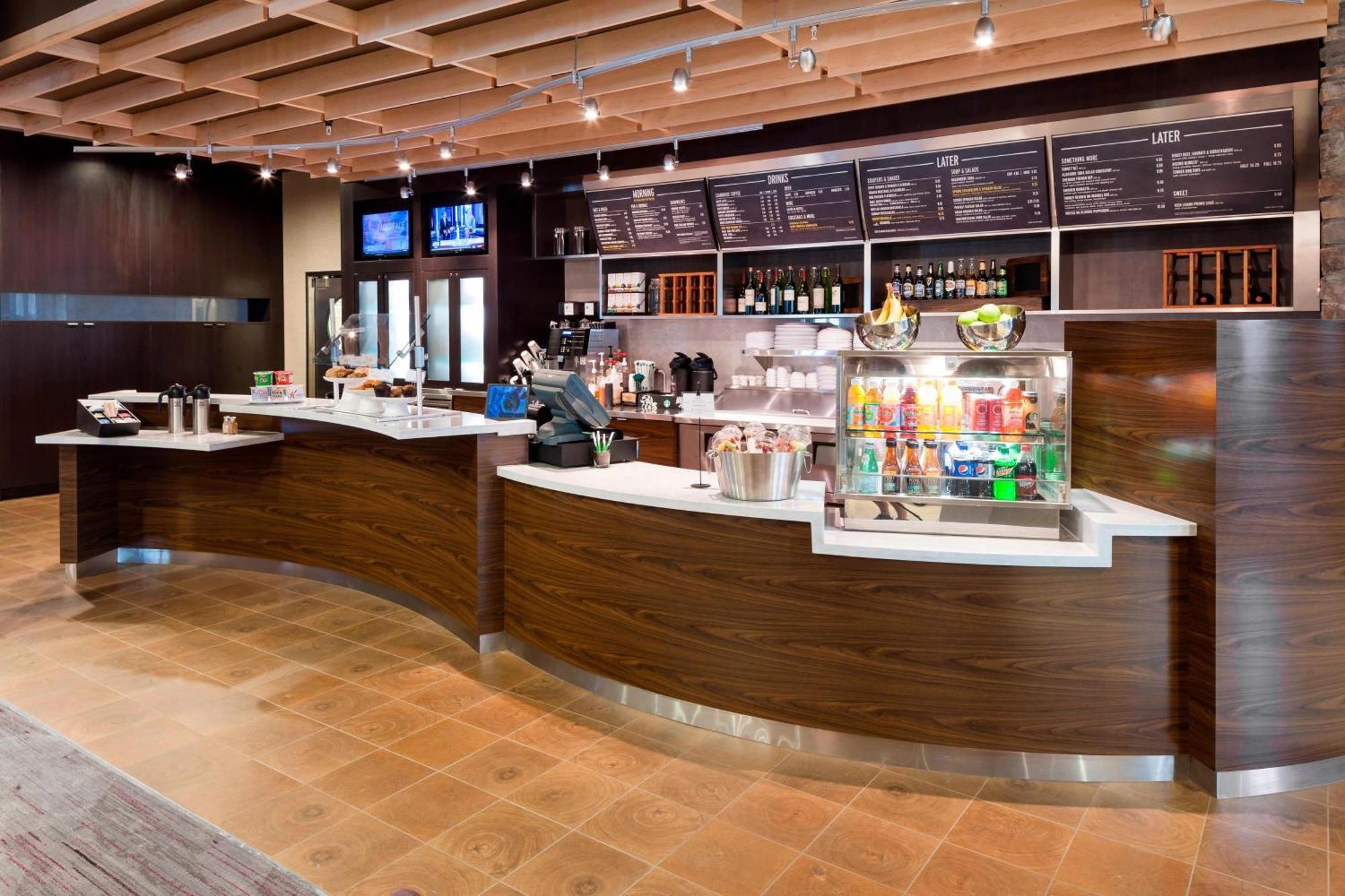Courtyard By Marriott Worth Alliance Town Center Hotel
