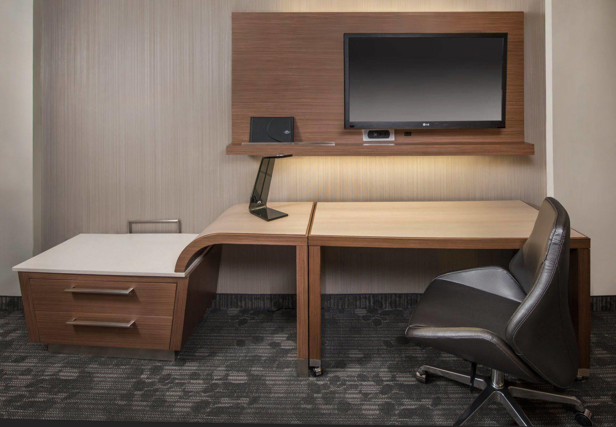 Courtyard By Marriott Worth Alliance Town Center Hotel
