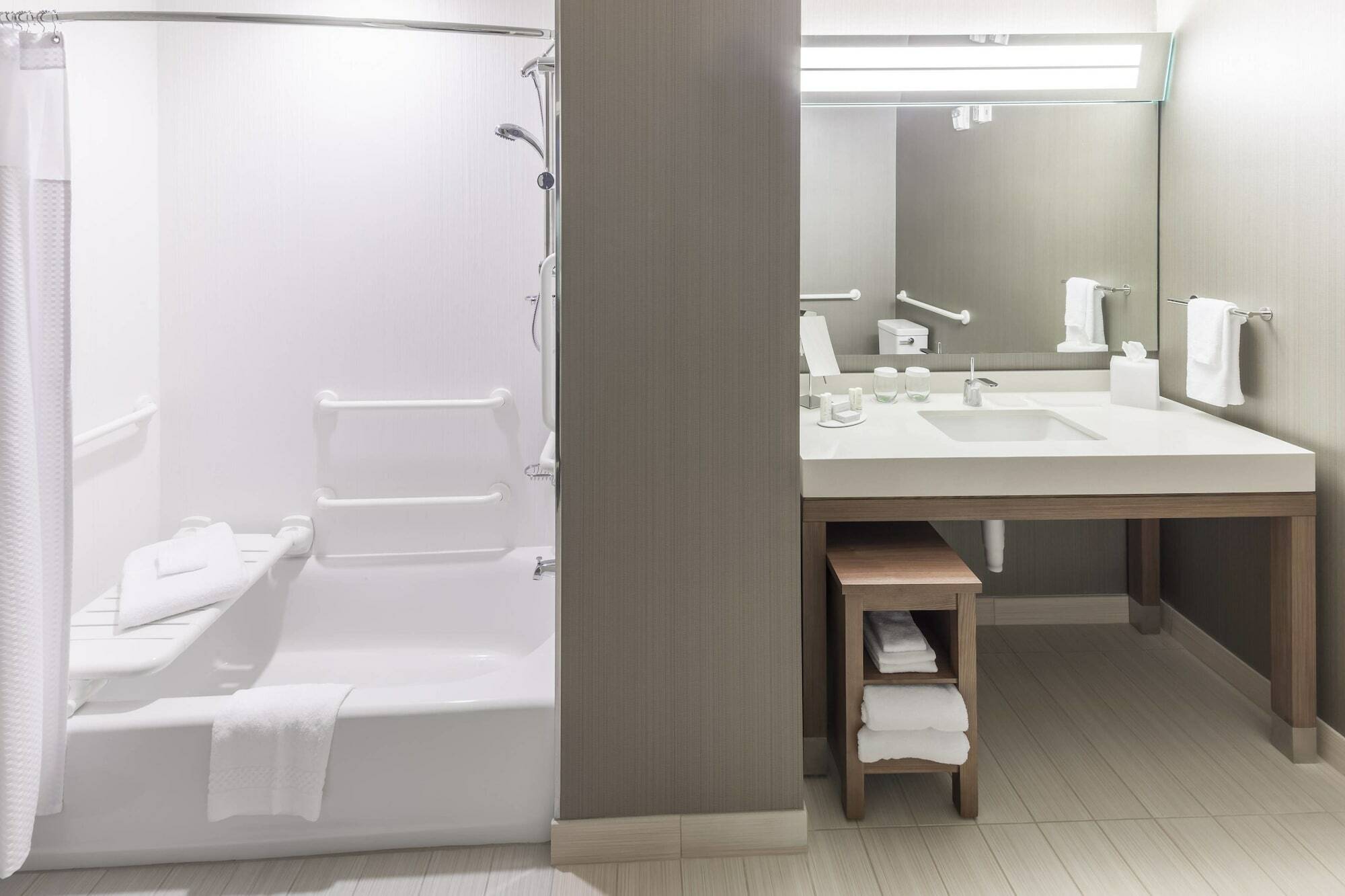Courtyard By Marriott Worth Alliance Town Center Hotel 3*