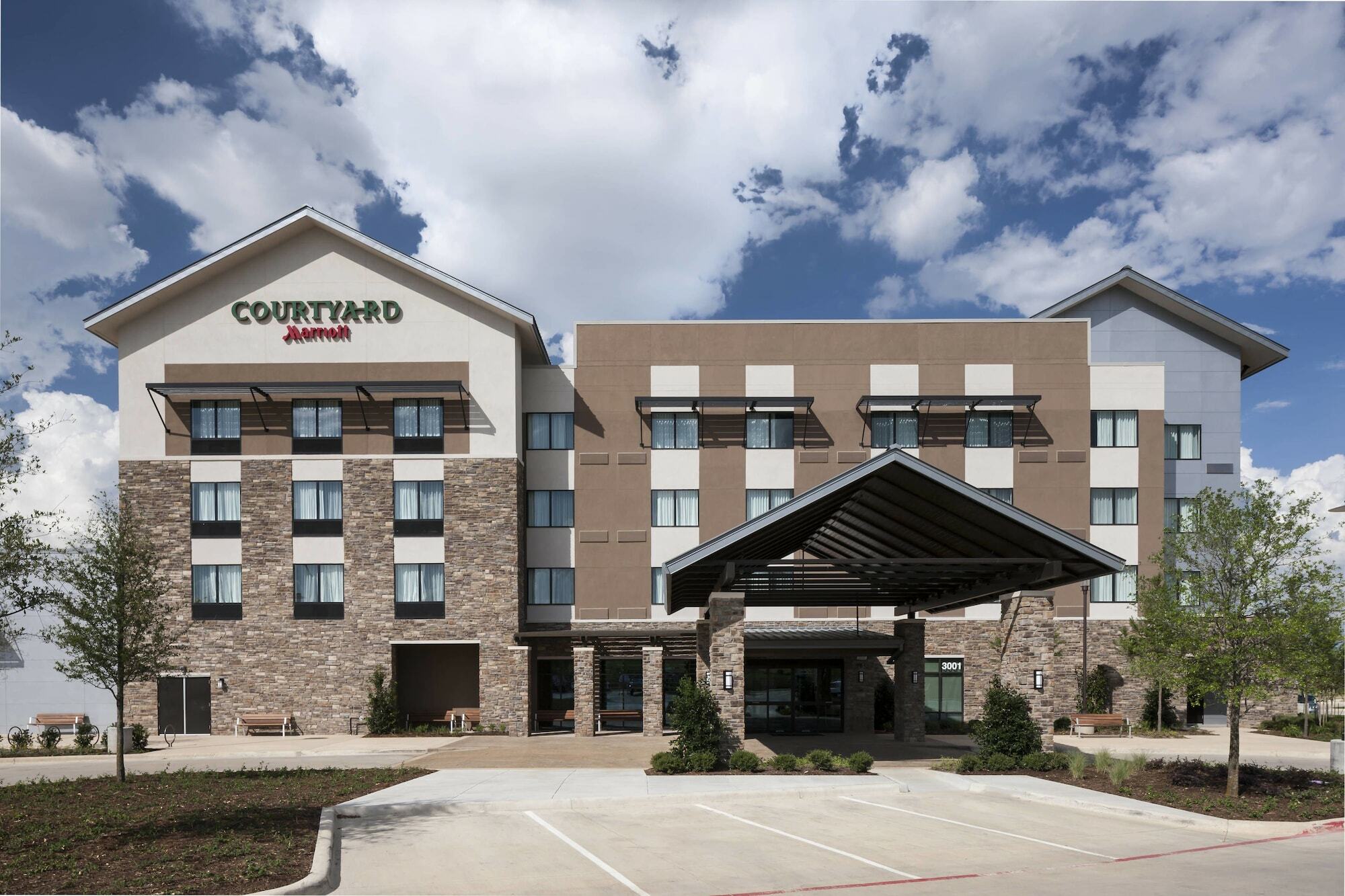 Courtyard By Marriott Worth Alliance Town Center Hotel 3*