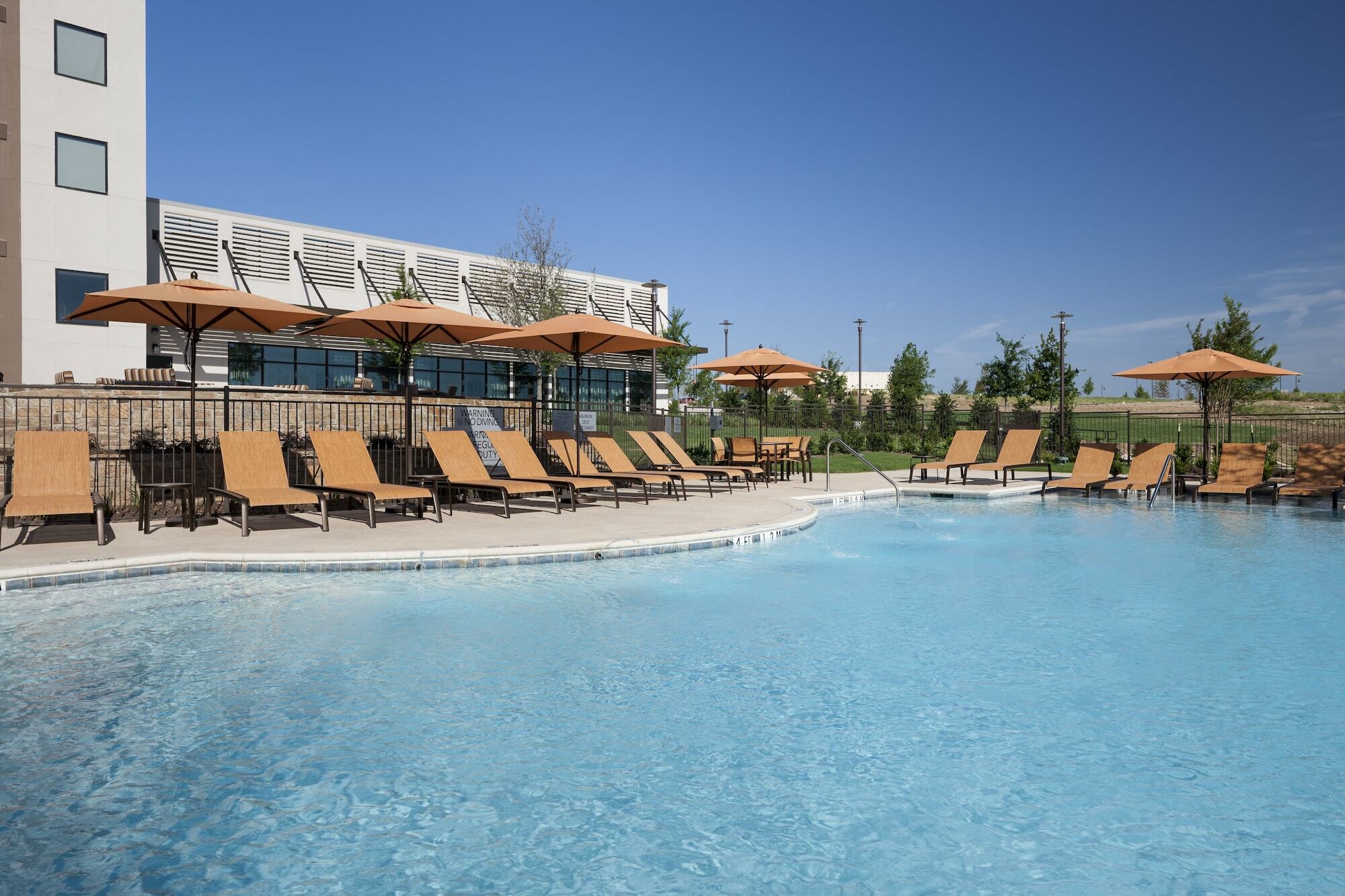 Courtyard By Marriott Worth Alliance Town Center Hotel